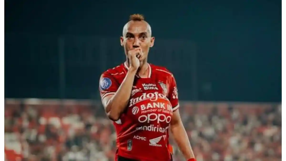 Kabar Persib Rekrut Novri Pesaing Henhen, Cek Daftar 13 Pemain Maung ...