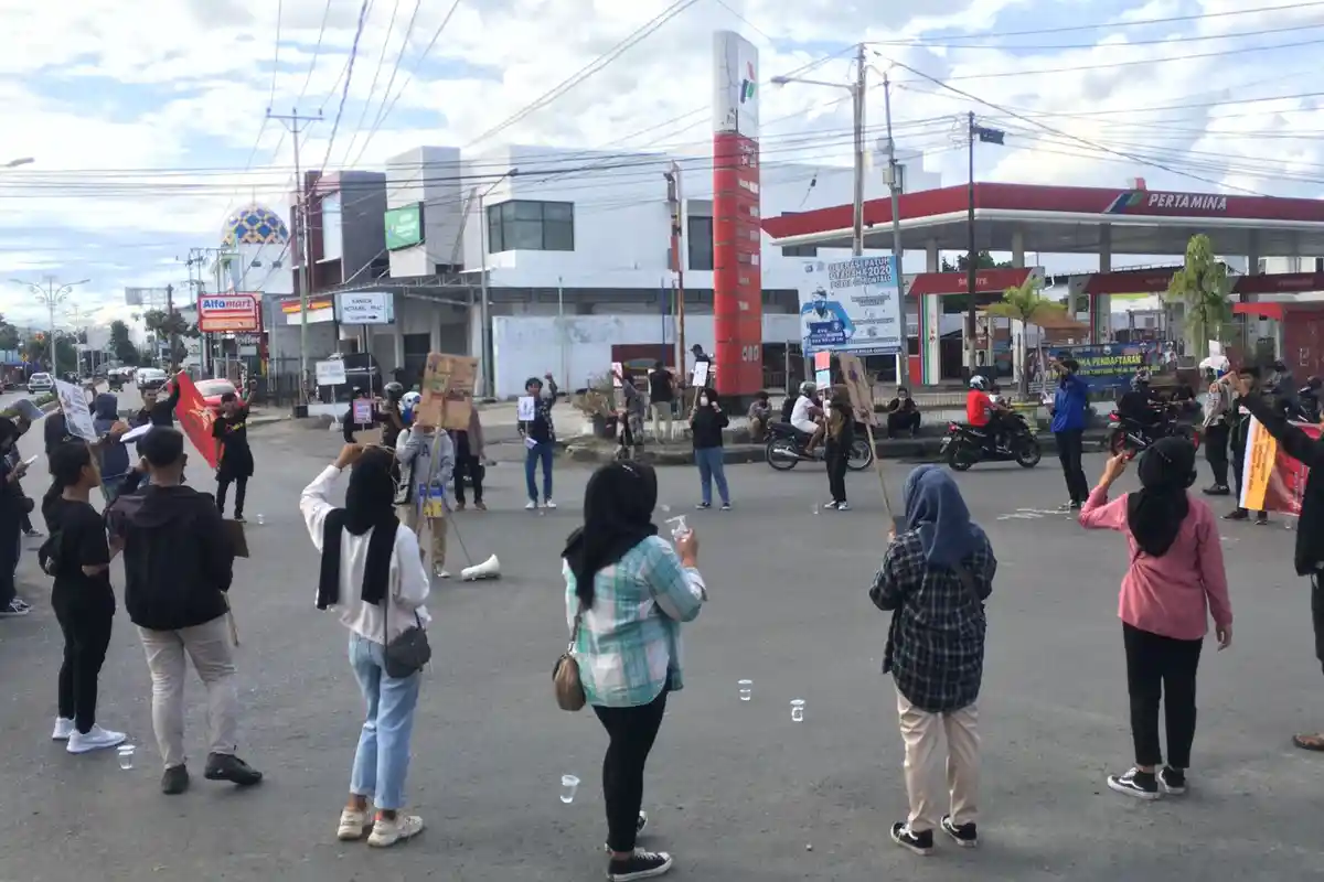 Demo Tolak UU Omnibus Law, Mahasiswa Gorontalo Tuntut Kenaikan Upah Buruh