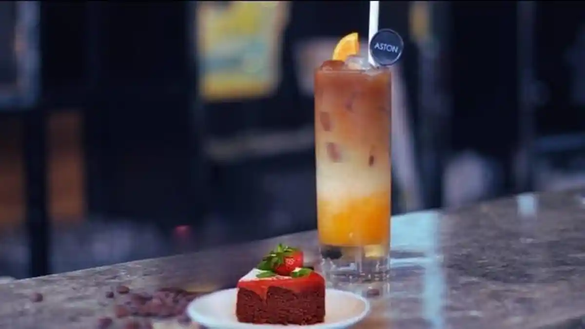 Nikmati Kombinasi Istimewa Tropical Java Latte dan Cake di ASTON ...
