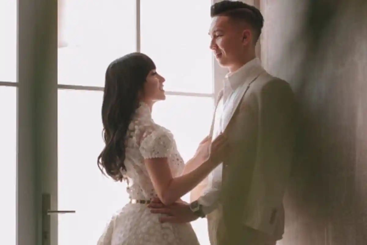 5 Pasangan Seleb yang Punya Perbedaan Tinggi Badan Beda Jauh, Tampak Menggemaskan dan Mesra!