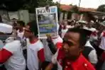 Demonstrasi di Rumah Anas