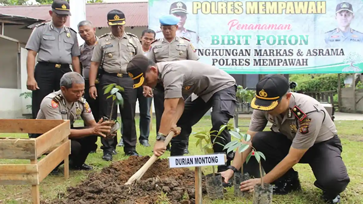Polres Mempawah Tanam 3000 Bibit Pohon di Sejumlah Titik