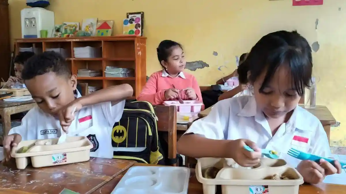 Kepala SMA Binkar Atambua Sebut Program MBG Bantu Asupan Gizi dan ...