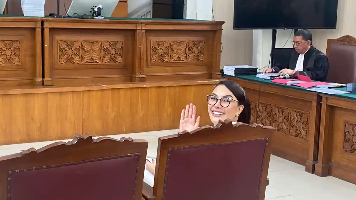 Tangis Nikita Mirzani Pecah Bacakan Eksepsi di Sidang Kasus Pemerasan dan TPPU