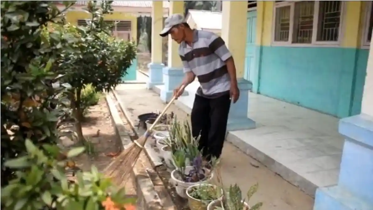 Seorang Penjaga Sekolah di Lampung Tengah 24 Bulan Tak Digaji