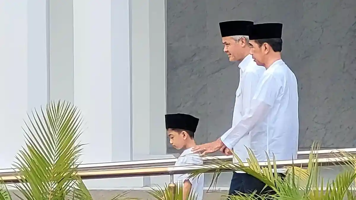 Jumatan Bareng di Masjid Raya Sheikh Zayed Solo, Ganjar Ditanya Jokowi: Pak Gub Mau ke Mana?