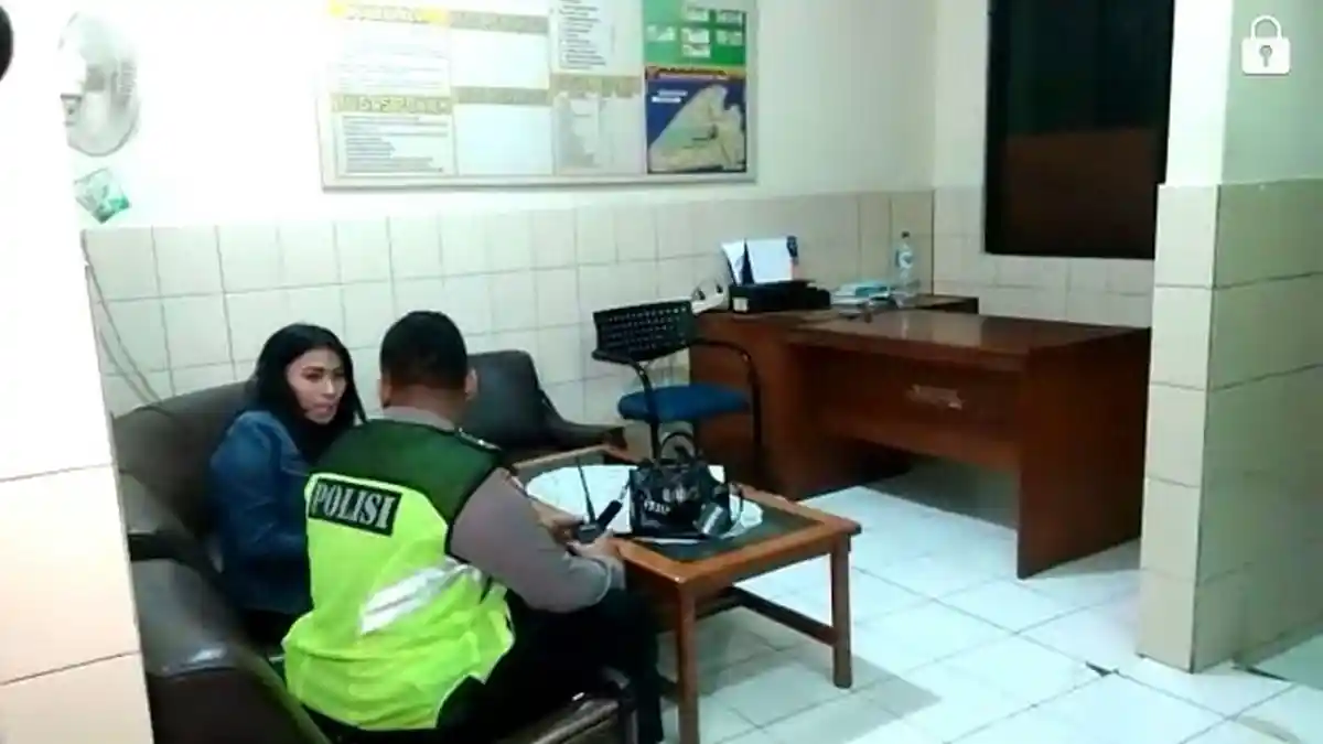 SPG cantik Pengendara BMW yang Tabrak Ojek Online Minta Damai