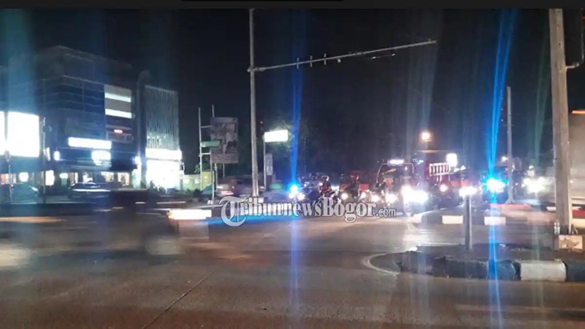 Lalu Lintas Di Simpang MCD Yasmin Kota Bogor Malam Ini Ramai Lancar