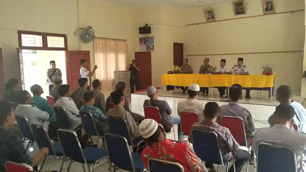 Tim Gabungan Tertibkan Hewan Ternak Berkeliaran di Jalan Aceh Barat