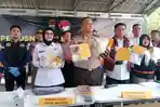 Kapolres-Batubara-AKBP-Nelson-Nainggolan-merilis-dua-orang-diduga-kurir-sabu_.jpg