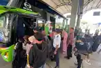 Penumpang-memadati-Terminal-Tipe-A-Seloaji-Kabupaten-Ponorogo-saat-arus-balik-Lebaran.jpg
