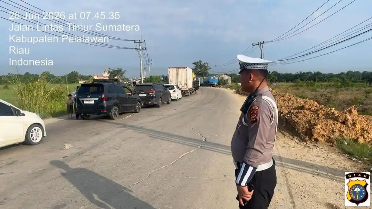 Perbaikan Jalintim di Pelalawan Dihentikan Sementara, Arus Lalu Lintas Mulai Landai Meski Buka Tutup - Tribunpekanbaru.com