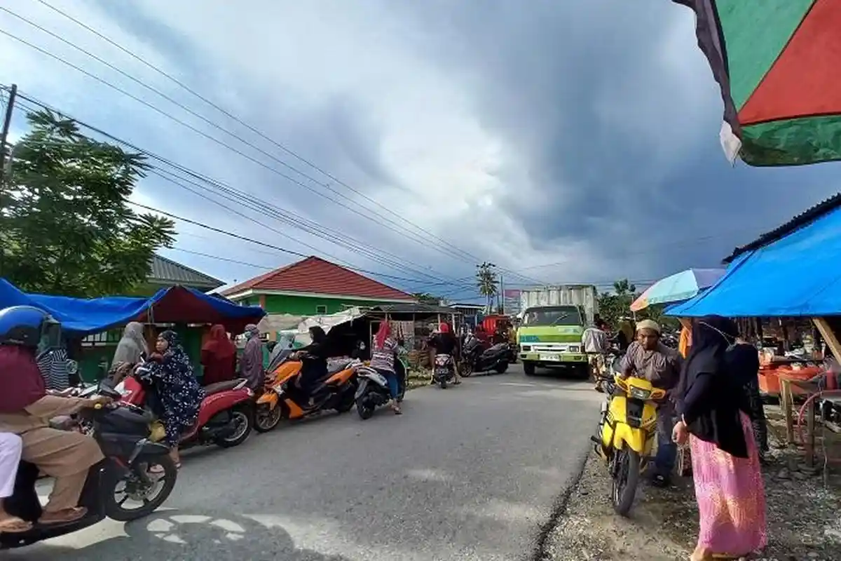 Samping Puskesmas Wotu Luwu Timur Jadi Pasar Ramadan, Harga Pabuka Mulai Rp5 Ribu