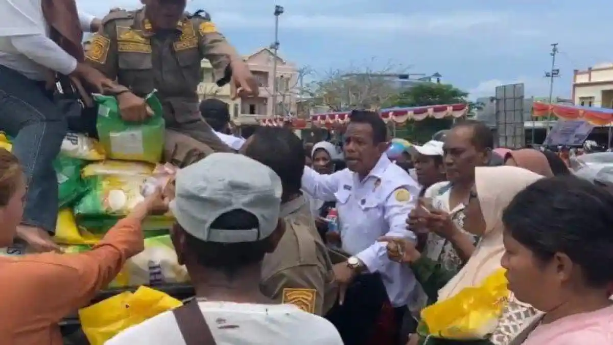 CURHAT Warga Kecewa, Sudah Bayar Tapi Diteriaki Kadis Perindag 'Pencuri' saat Antre Beras Murah