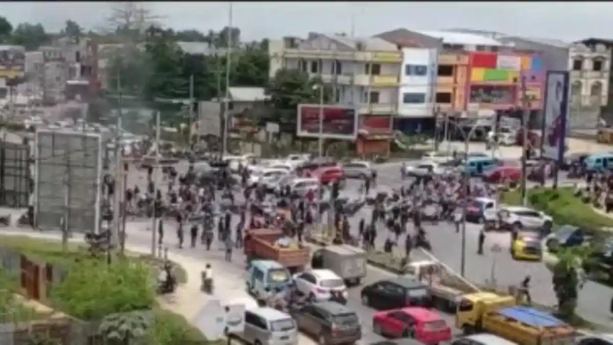 Kronologis Kerusuhan di Kendari: Marka Jalan Dicabut, Sejumlah Toko Dilempari