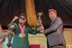 Gus Miftah Menerima Penghargaan dari Laprid