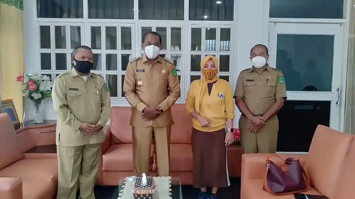 Pemimpin Perusahaan Pos Kupang Silaturahmi dengan Bupati Ngada