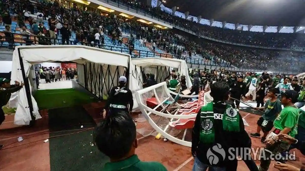 Kronologi Kericuhan Persebaya lawan PSS Sleman, Akibat Oknum Suporter, Pembakaran dan Kritikan Bonek