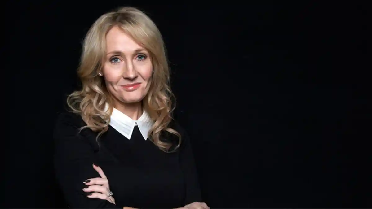 Twitter J.K. Rowling - Sang Penulis Kirim Buku Harry Potter Kepada Penggemar Kecil di Aleppo Suriah