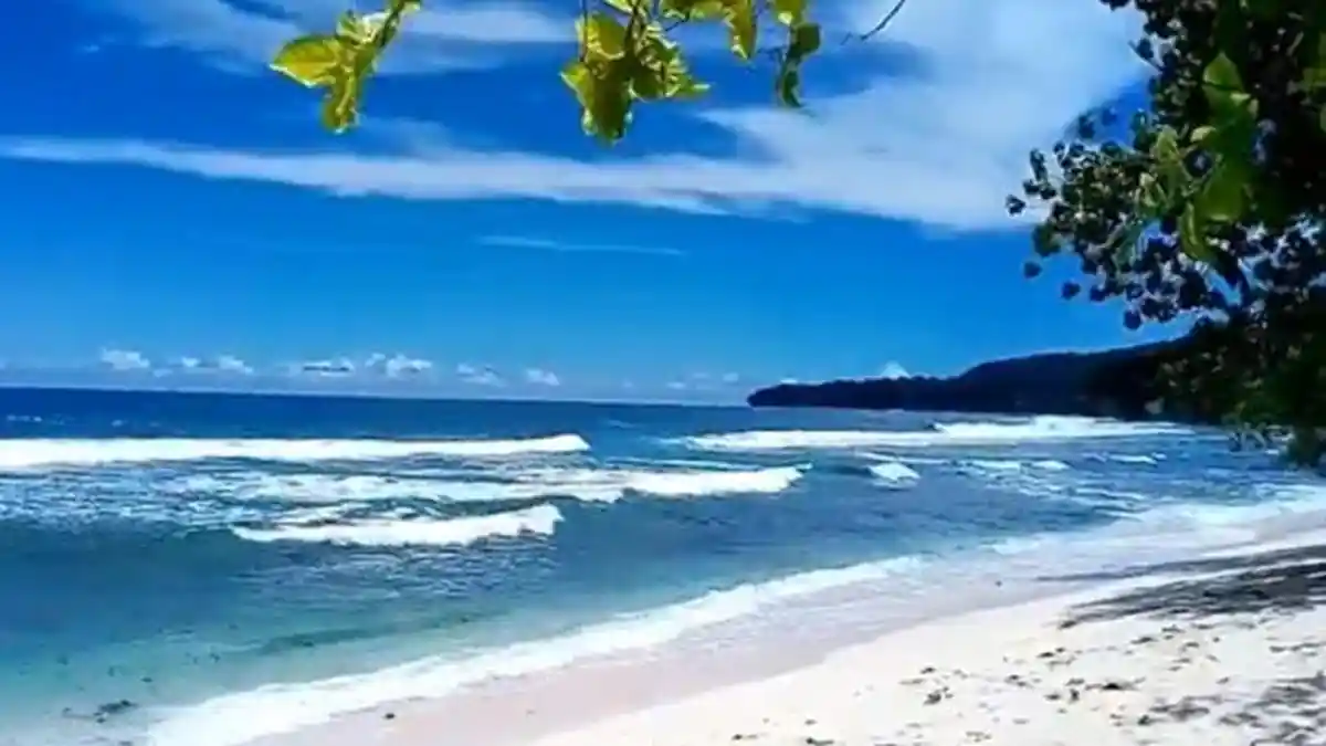Wisata Papua: Mengintip Keindahan Pantai Samares di Biak