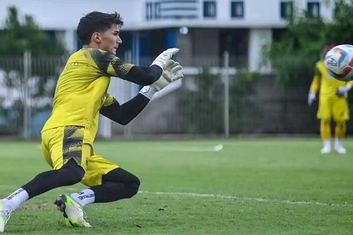 Persib Beri Sinyal tak Lepas Kipernya ke Timnas Filipina, Bojan Hodak Minta Kevin Komunikasi