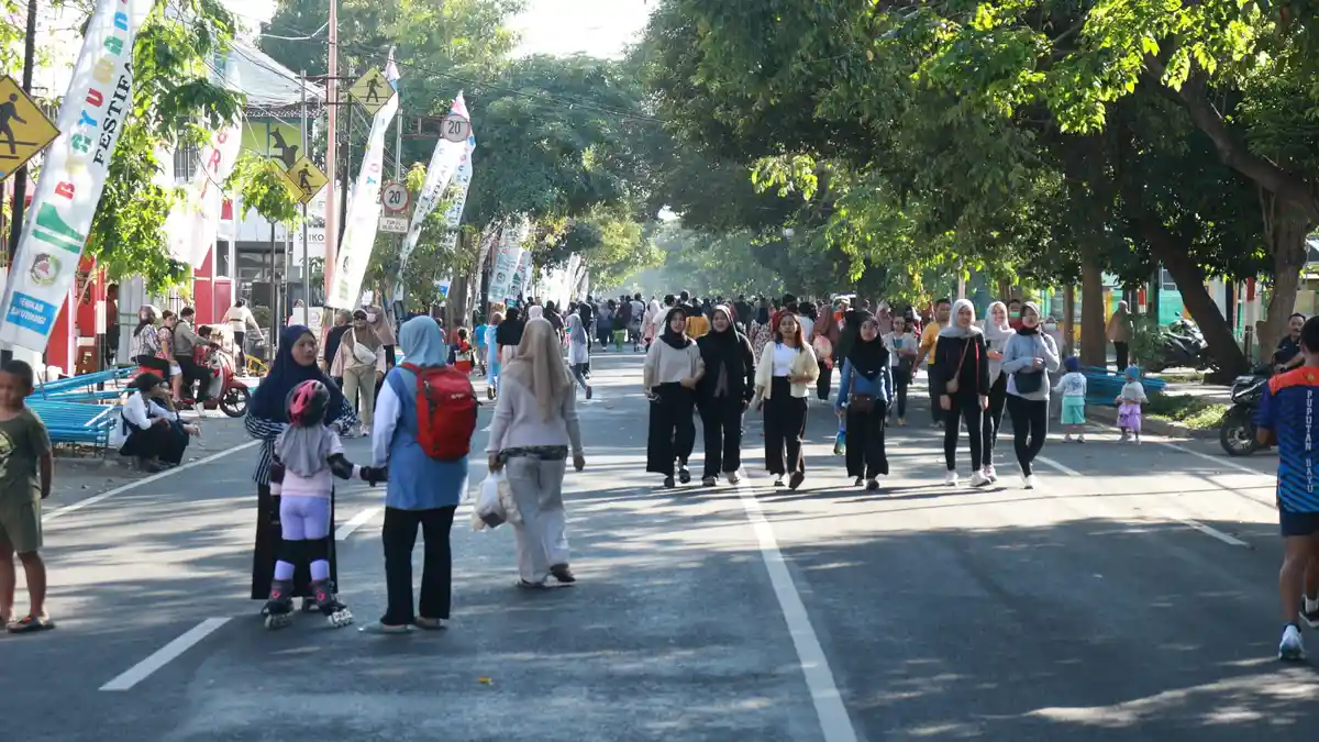 CFD Hadir Lagi di Jalan A. Yani, Bupati Ipuk: Warga Bisa Healing Sambil Urus KTP dan Jajan Kuliner