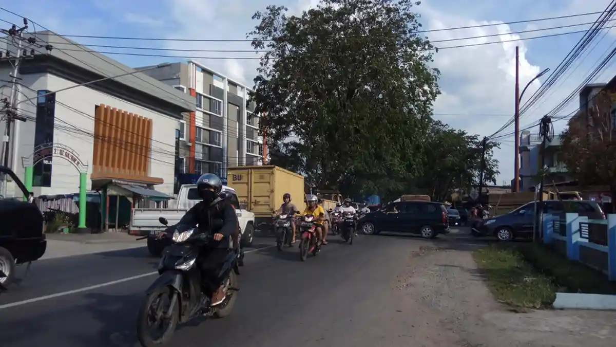 Pertigaan Jalan Budi Karya Macet