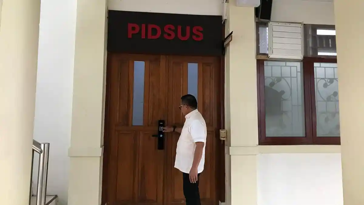 7 Jam di Kantor Kejati Gorontalo, Marten Taha Dicecar 30 Pertanyaan Soal Pencairan Dana Perjadin