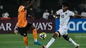 Sosok-Fadly-Alberto-kanan-saat-tampil-membela-Timnas-U-17-Indonesia.jpg