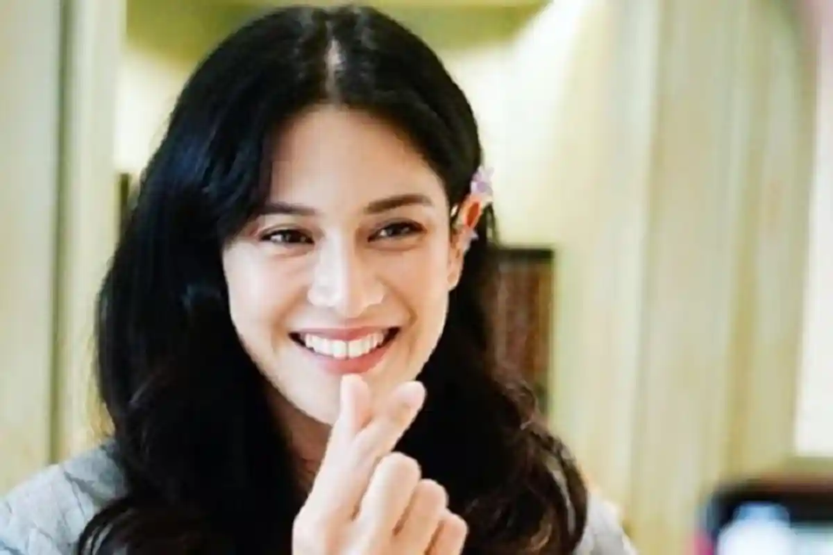 Libur Lebaran Dian Sastro Main Ski di Swiss, Warganet: Mertuanya Dipenjara Karena Bunuh Pelayan