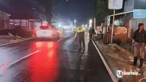 Polisi-melakukan-olah-TKP-kecelakaan-di-Jalan-Solo-Tawangmangu.jpg