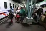 Pemudik Padati Stasiun Kereta Api Kertapati Palembang