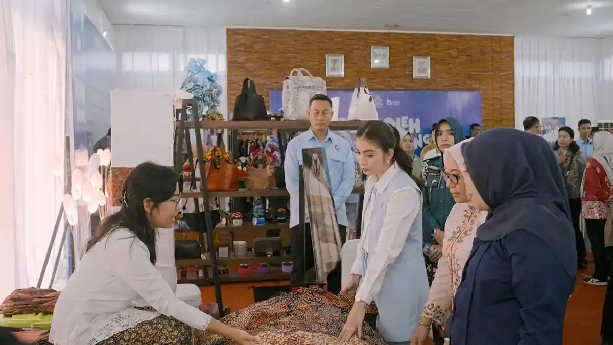 Istri Wapres dan Seruni KMP Borong Batik Lasem Binaan RB Rembang Semen Gresik di Kartini Expo 2026