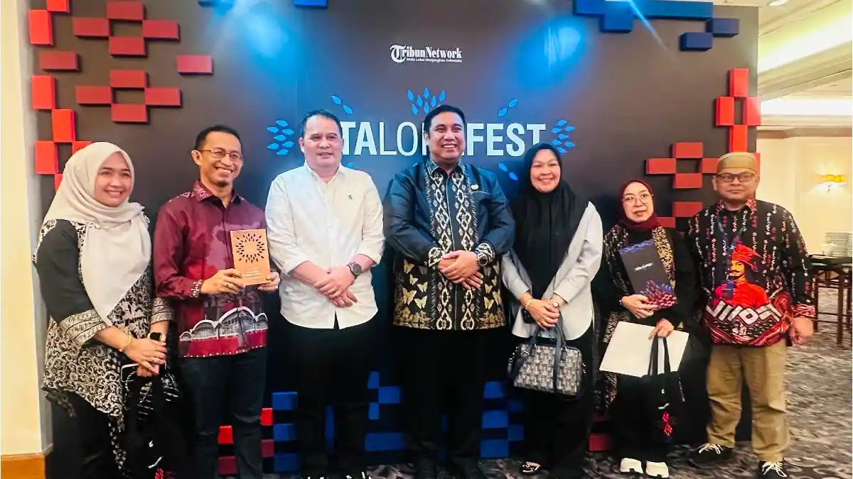 Chaidir Syam Terima Penghargaan Tribun Network, Inovasi Sipakatau Tingkatkan Deteksi TB - Tribun-timur.com
