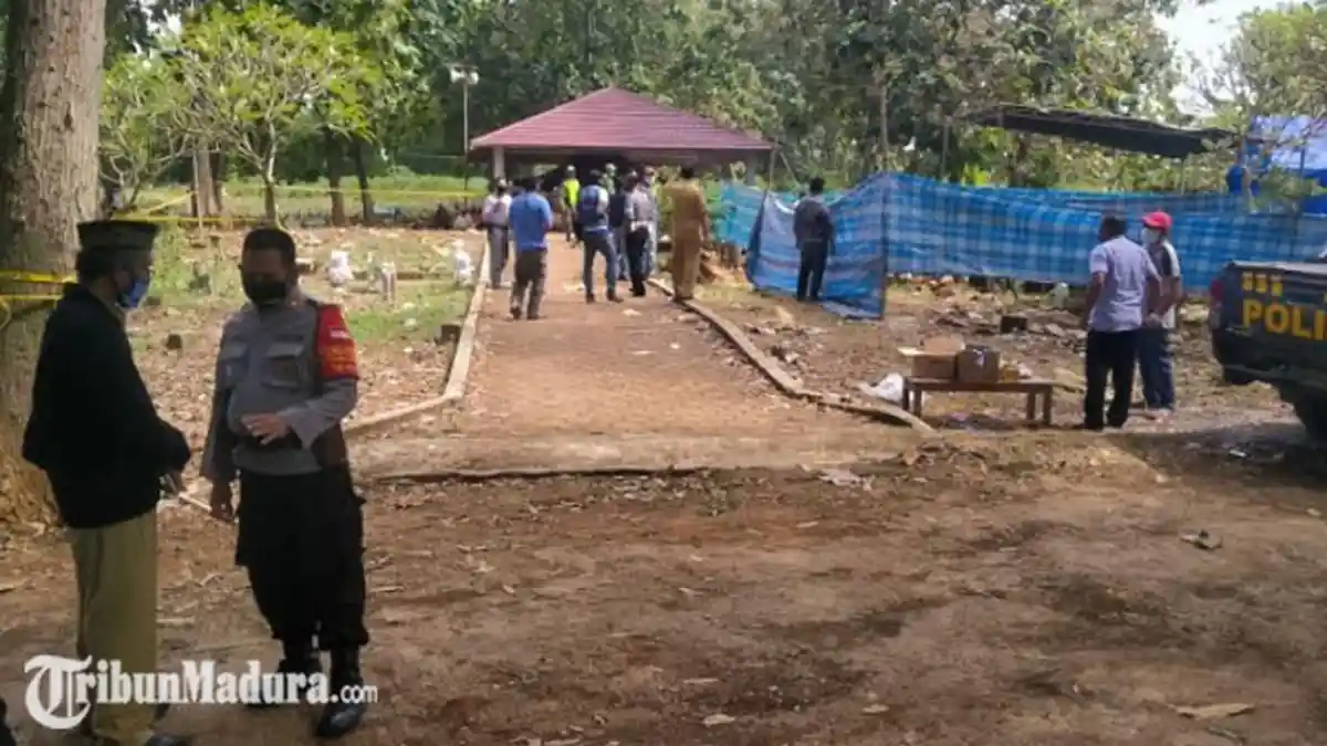 Polisi Bongkar Makam Seorang Takmir Masjid di Gresik, Periksa Dugaan Kematian Tidak Wajar
