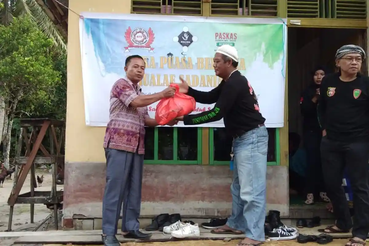 Isi Momen Ramadan, MTC Mempawah Gelar Bukber dengan Muallaf dan Bagikan Sembako