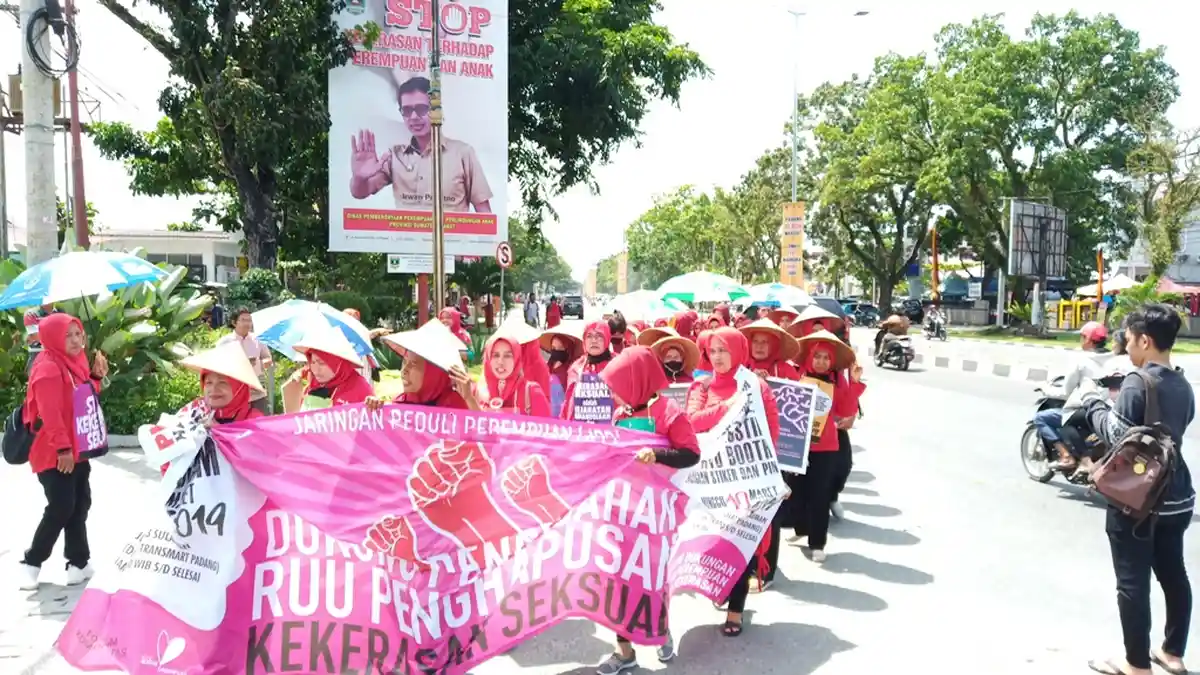 Peringatan Hari Perempuan Internasional di Padang, Komunitas Nurani Perempuan Lakukan Aksi Diam
