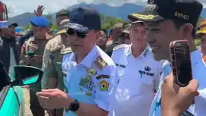 Gubernur-Sulawesi-Tenggara-dan-Bupati-Konawe-Utara-Pantau-Banjir-Sambandete-Gratiskan-Sewa-Pincara.jpg