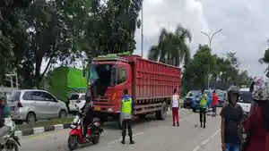Polisi-Buru-Pelaku-Tabrak-Lari-di-Jalan-Soekarno-Hatta-Palembang-Suami-Tewas-Istri-Dilarikan-ke-RS.jpg