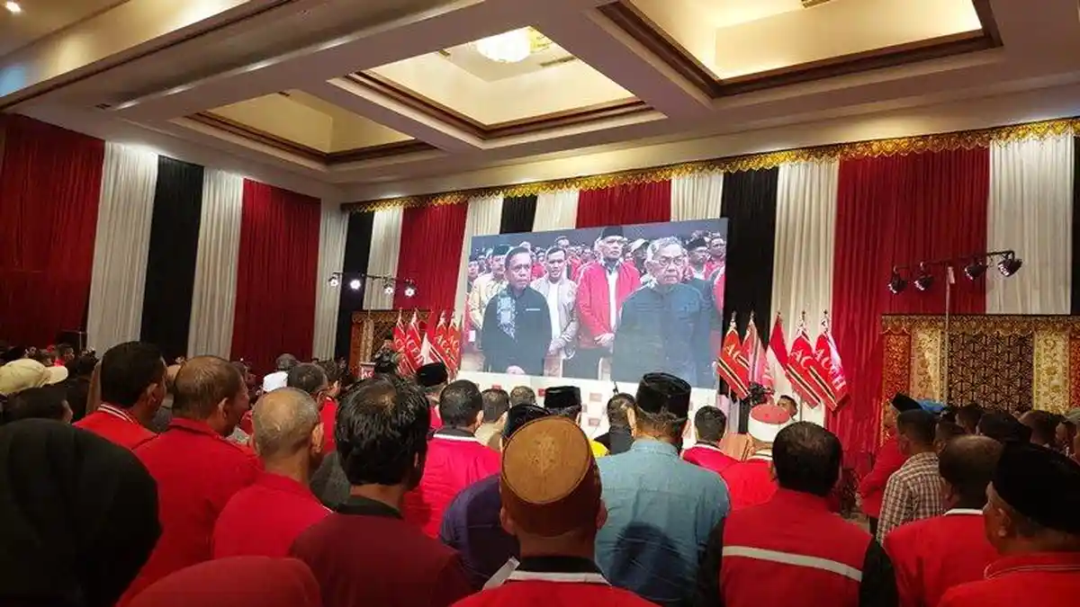 Irwandi Yusuf Hadiri Malam Penutupan Mubes Partai Aceh
