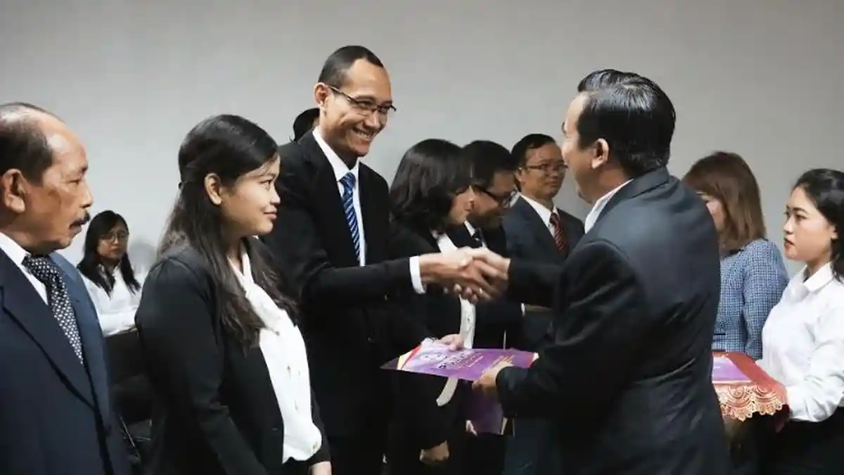 Direktur Politeknik Nasional Denpasar Lantik 8 Pejabat Struktural