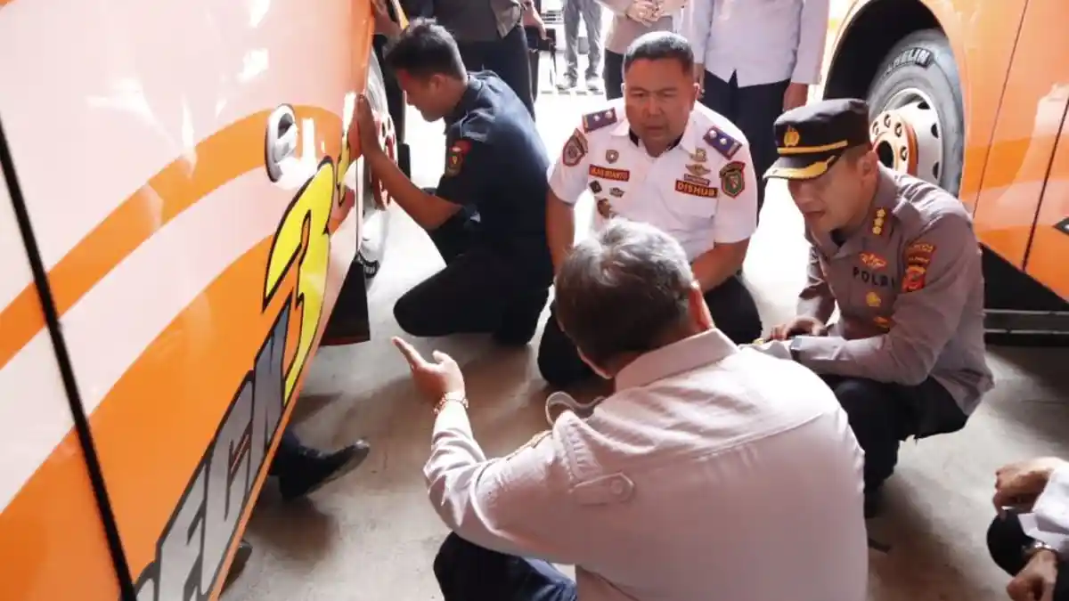 Polresta Bandung dan Dishub Kab Bandung Periksa Kelaikan Kendaraan dan Kesehatan Pengemudi
