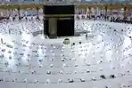 jemaah-haji-mengikuti-salat-tarawih-di-sekitar-kabah-13-april-2021.jpg