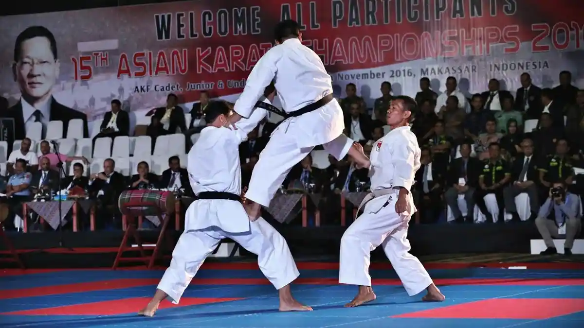 FOTO: Aksi Kata Beregu Senior Sulsel di Pembukaan AKF Champhionship 2016 - kata3_20161125_000732.jpg