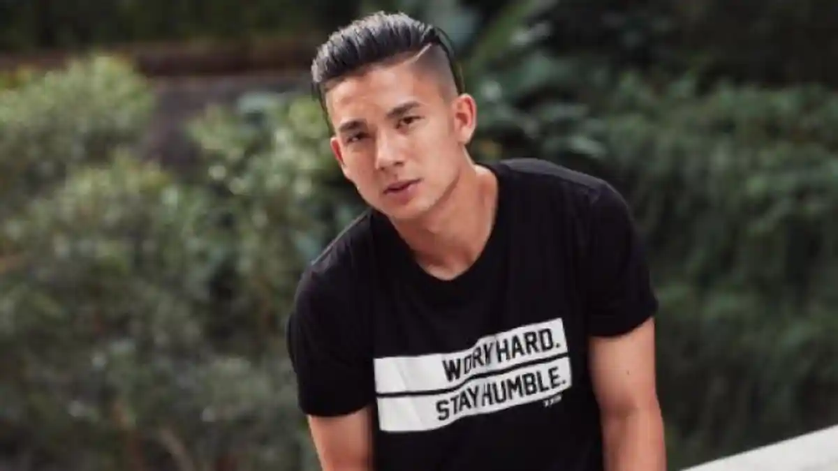 Kim Kurniawan Kadang Sebagai Model juga
