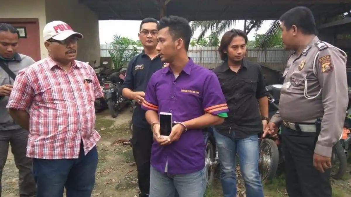 Tersenggol Kendaraan Korban, Jambret Tak Berkutik di Depan Massa
