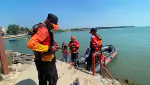 Proses-pencarian-Solikin-40-seorang-anak-buah-kapal-ABK.jpg