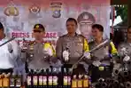 sepekan-operasi-cipkon-petugas-sita-ratusan-botol-miras-dan-kenalpot-racing_20161222_151429.jpg