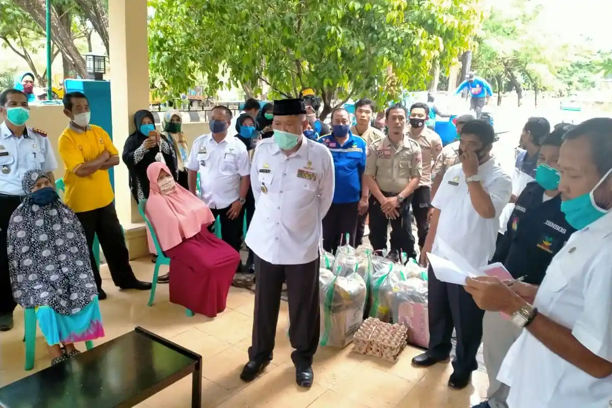 Warga Terdampak Covid-19 di Bulukumba Terima Bantuan Sembako