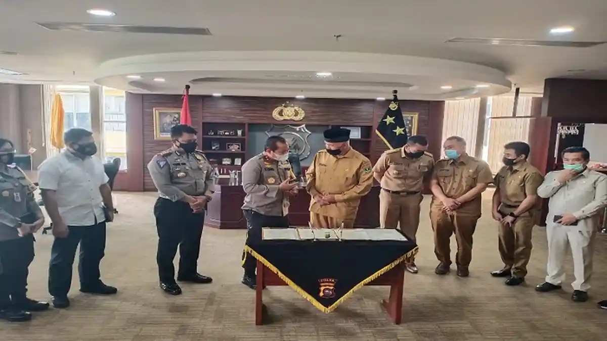 Temu Perdana dengan Kapolda, Gubernur dan Wagub Sumbar Jalan Kaki Menuju Mapolda Sumbar